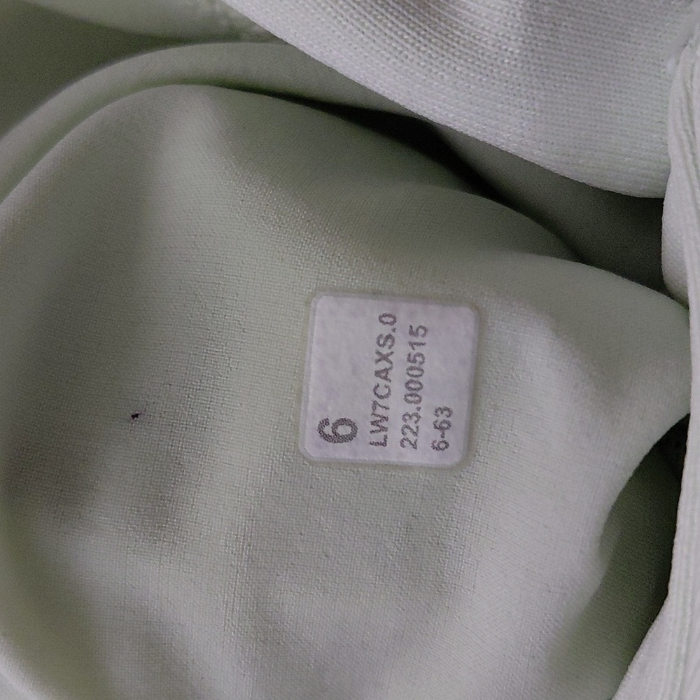 Lululemon Women's Softstreme HR Short 4" KOGR Size 6 - Picture 6 of 6